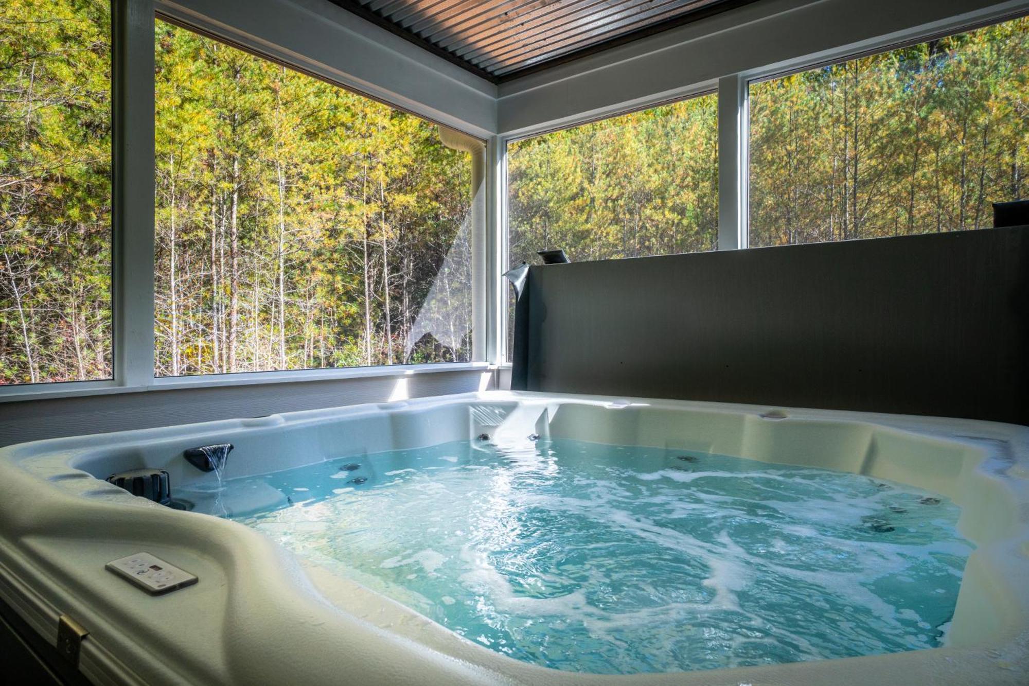 Par-Tee Haus I- Game Room & Hot Tub-Walk To Helen Dış mekan fotoğraf
