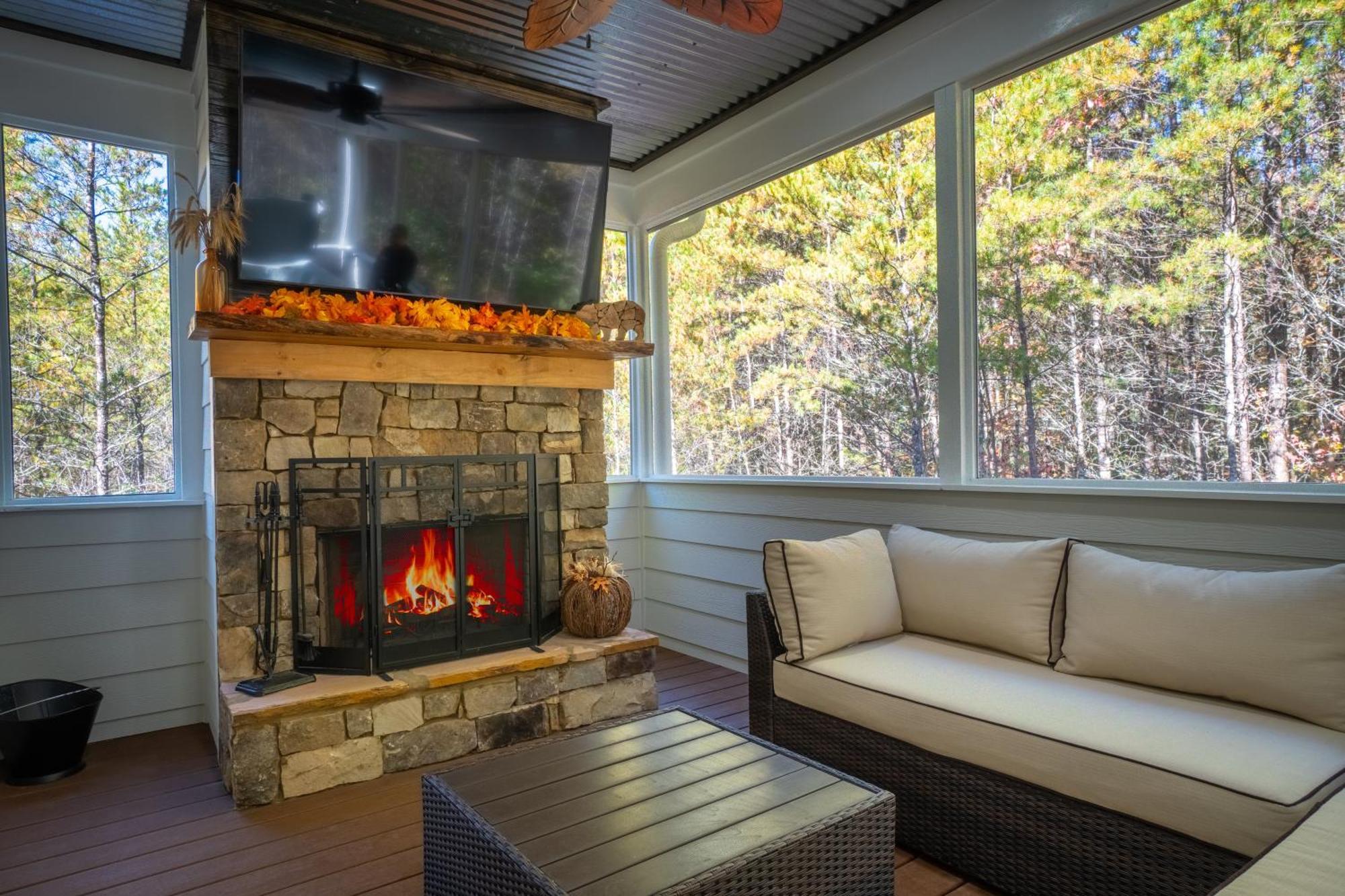 Par-Tee Haus I- Game Room & Hot Tub-Walk To Helen Dış mekan fotoğraf