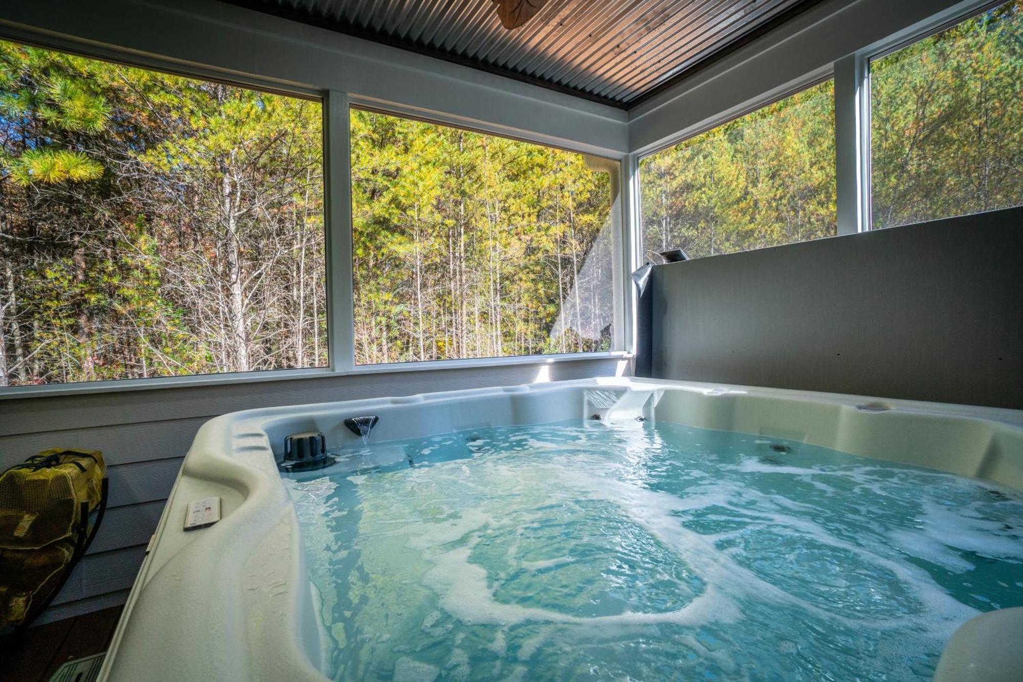Par-Tee Haus I- Game Room & Hot Tub-Walk To Helen Dış mekan fotoğraf